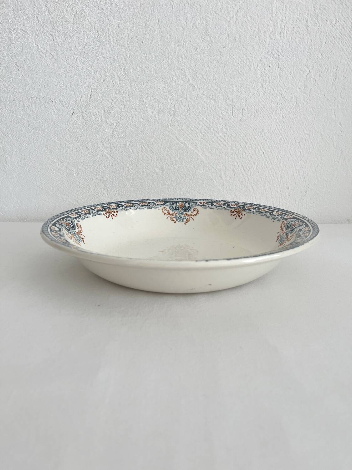 Round hollow salad bowl in ironstone “Diderot” Longwy