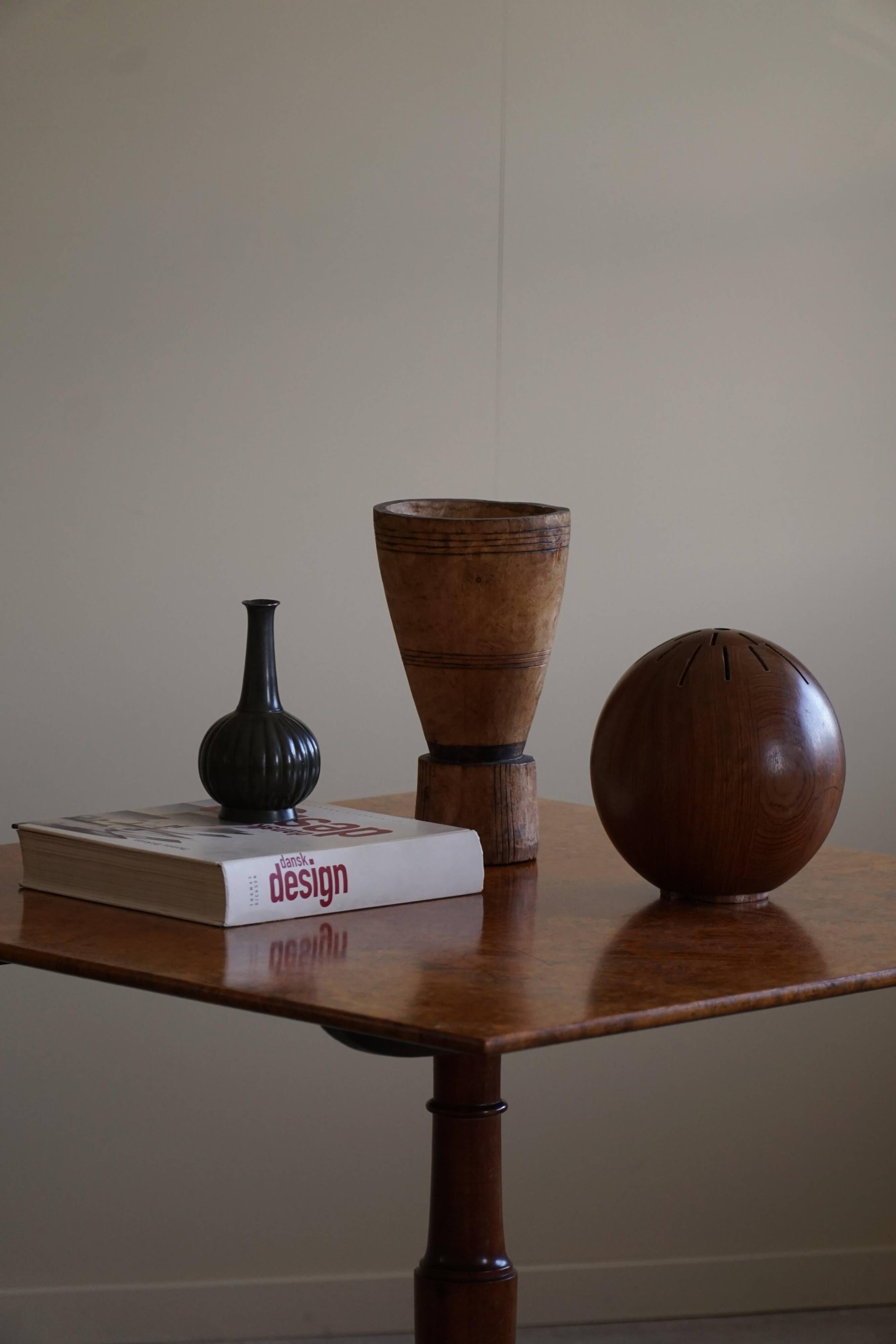 A Swedish folding table made of burl wood by Carl Hollst, Eskilstuna, 1787-1830.