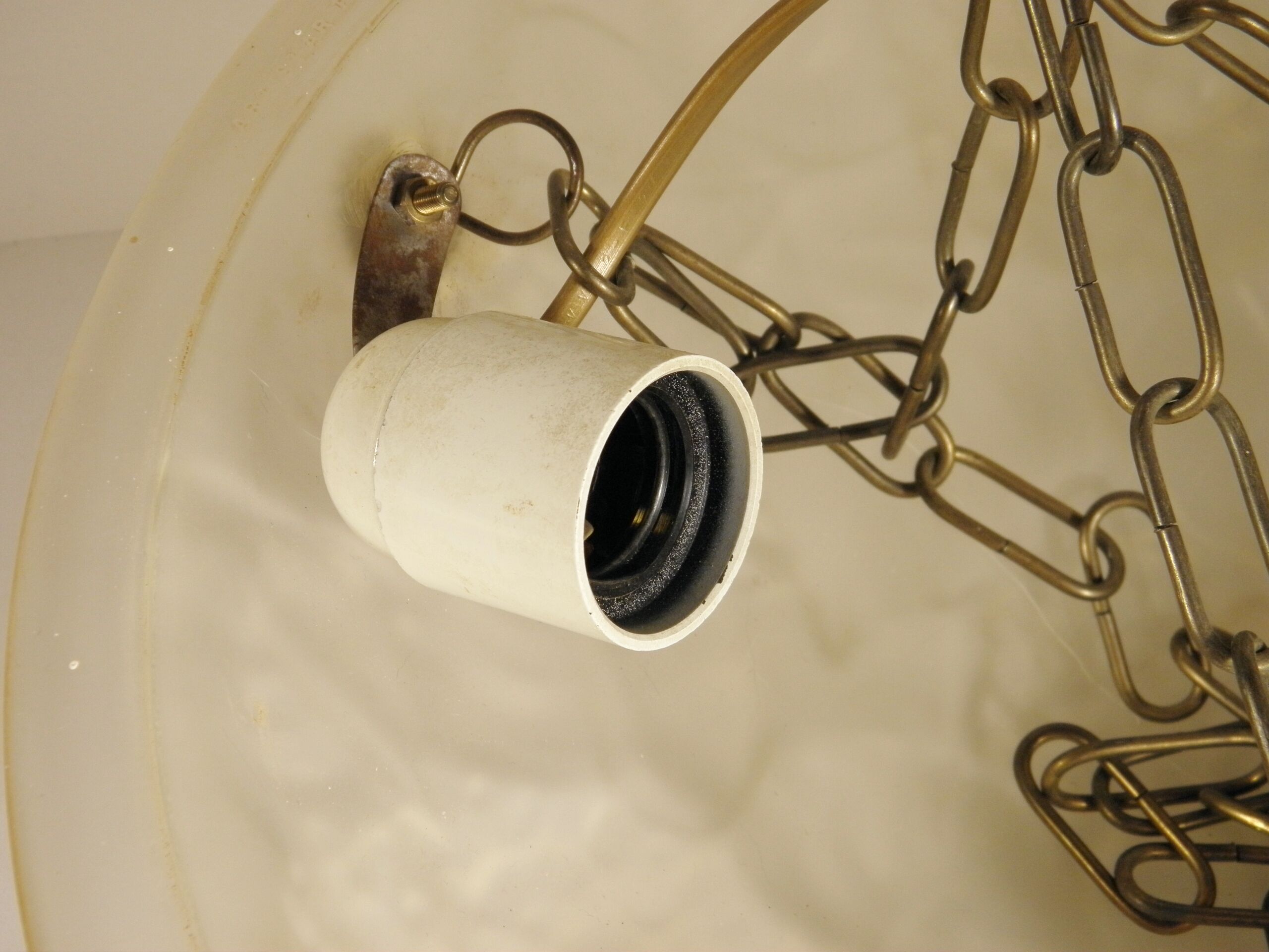 Art Deco basin suspension