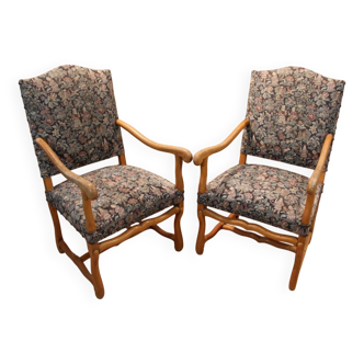 Paire de fauteuils de style Louis XIII en os de mouton et tapisserie au point