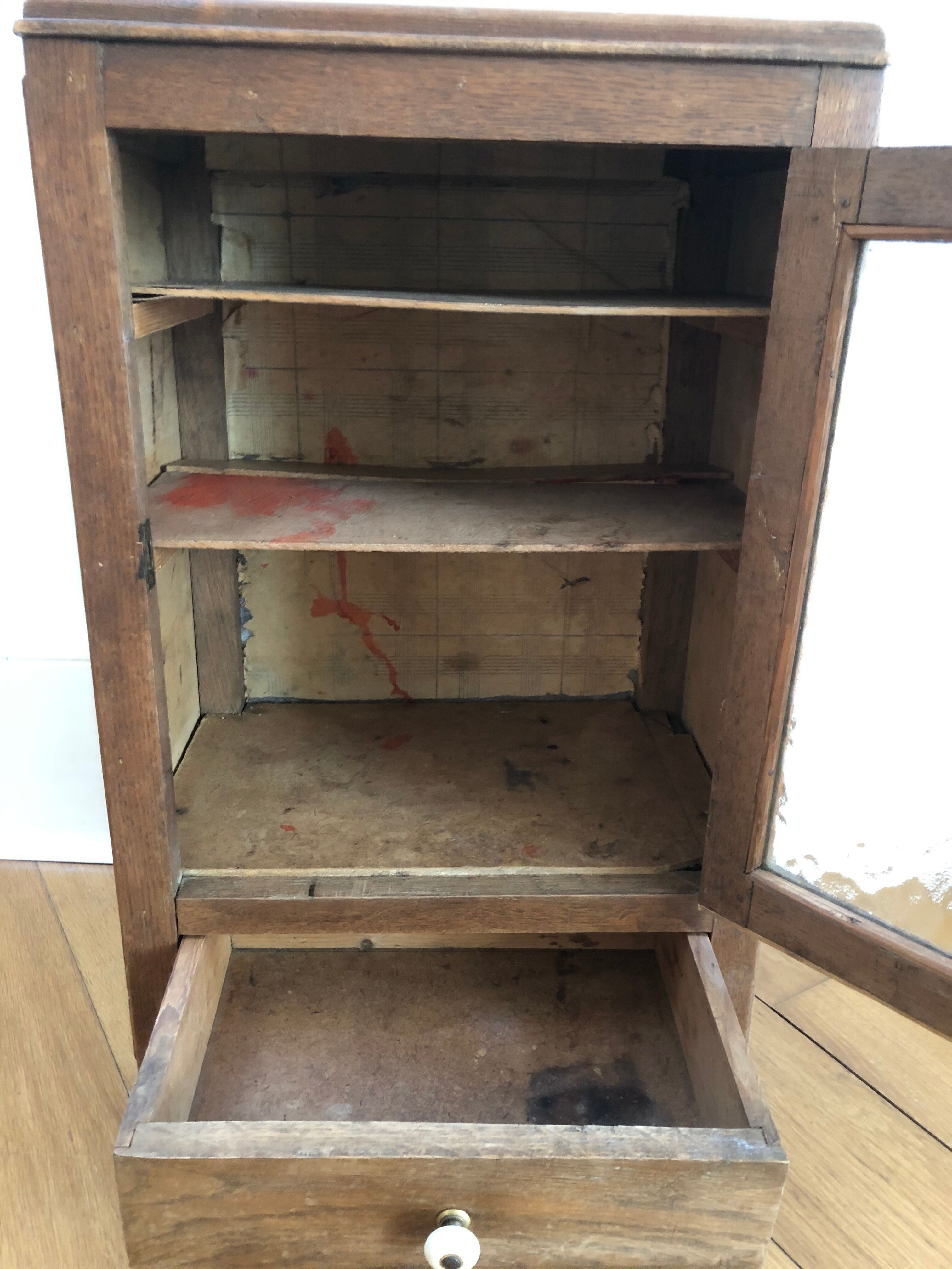 Glass cabinet to put down