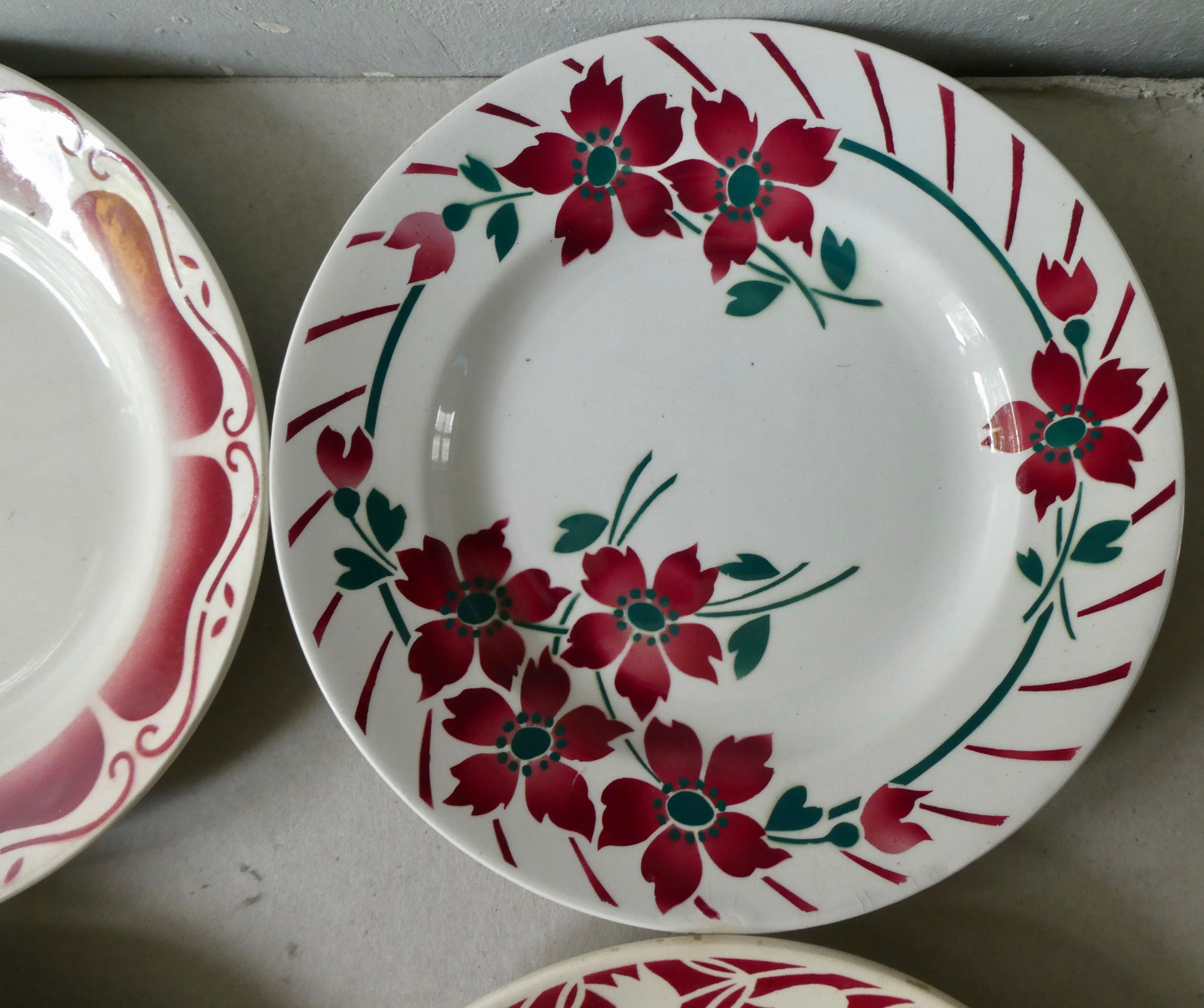 Lot of 6 flat plates, red décor