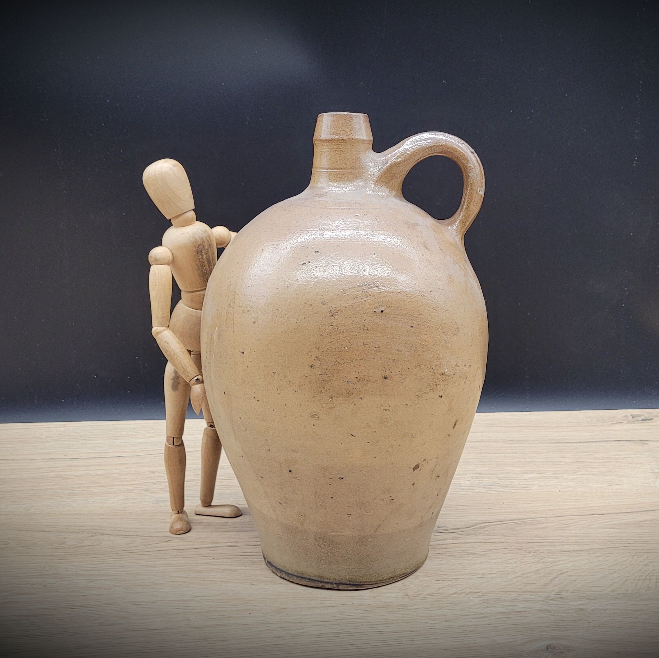 Vase jug in sandstone 5L