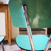 Ensemble de table extensible en formica et 4 chaises
