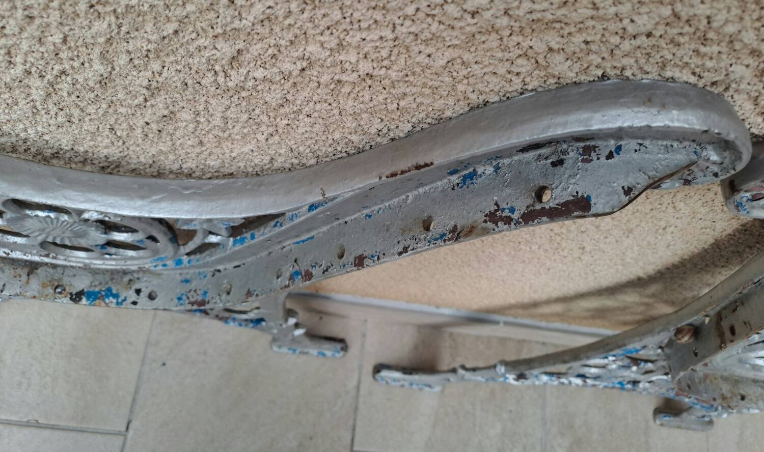 Paire de pieds de banc en fonte