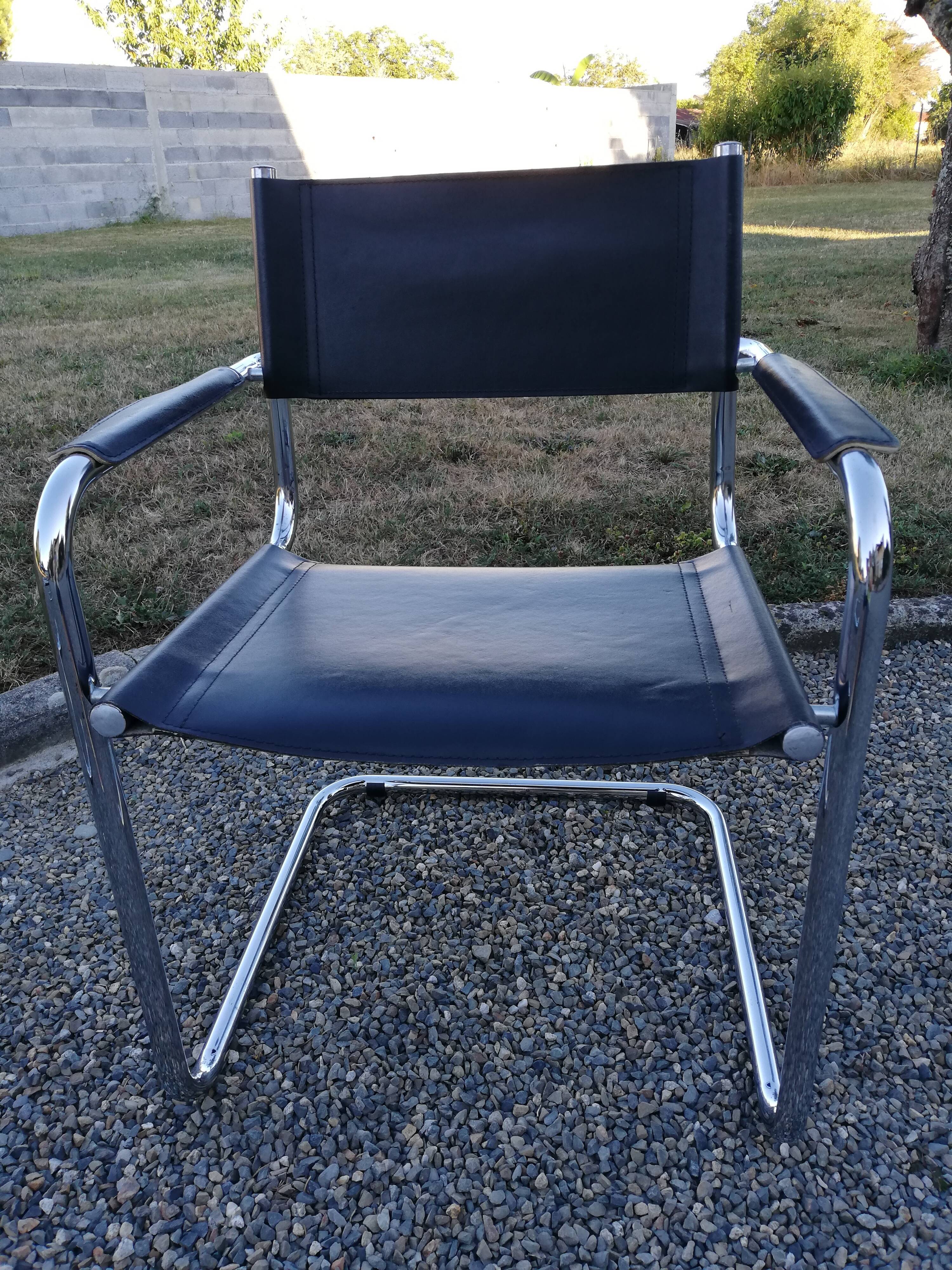 Lot of cantilever armchairs