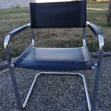 Lot of cantilever armchairs