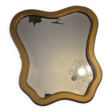 Miroir vintage organique en bois doré biseauté, époque Art Déco