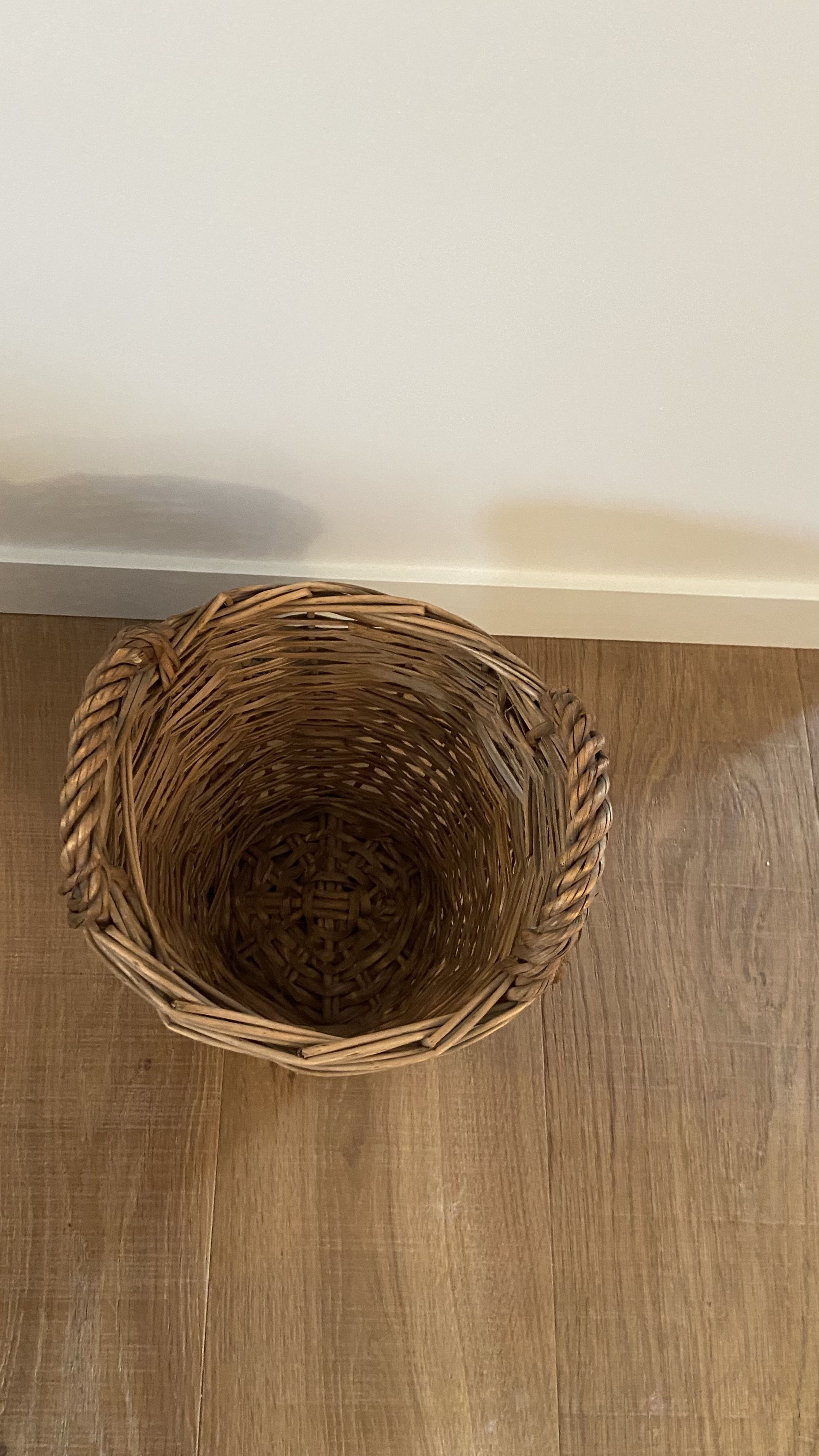 Pop-up Christmas 2022 - Vintage round basket / old basket in Dame-Jeanne