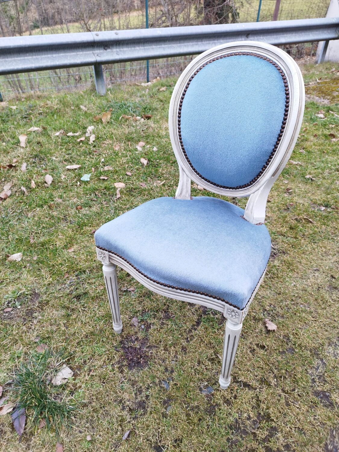 Chair Medallion velvet blue patina white Louis XVI