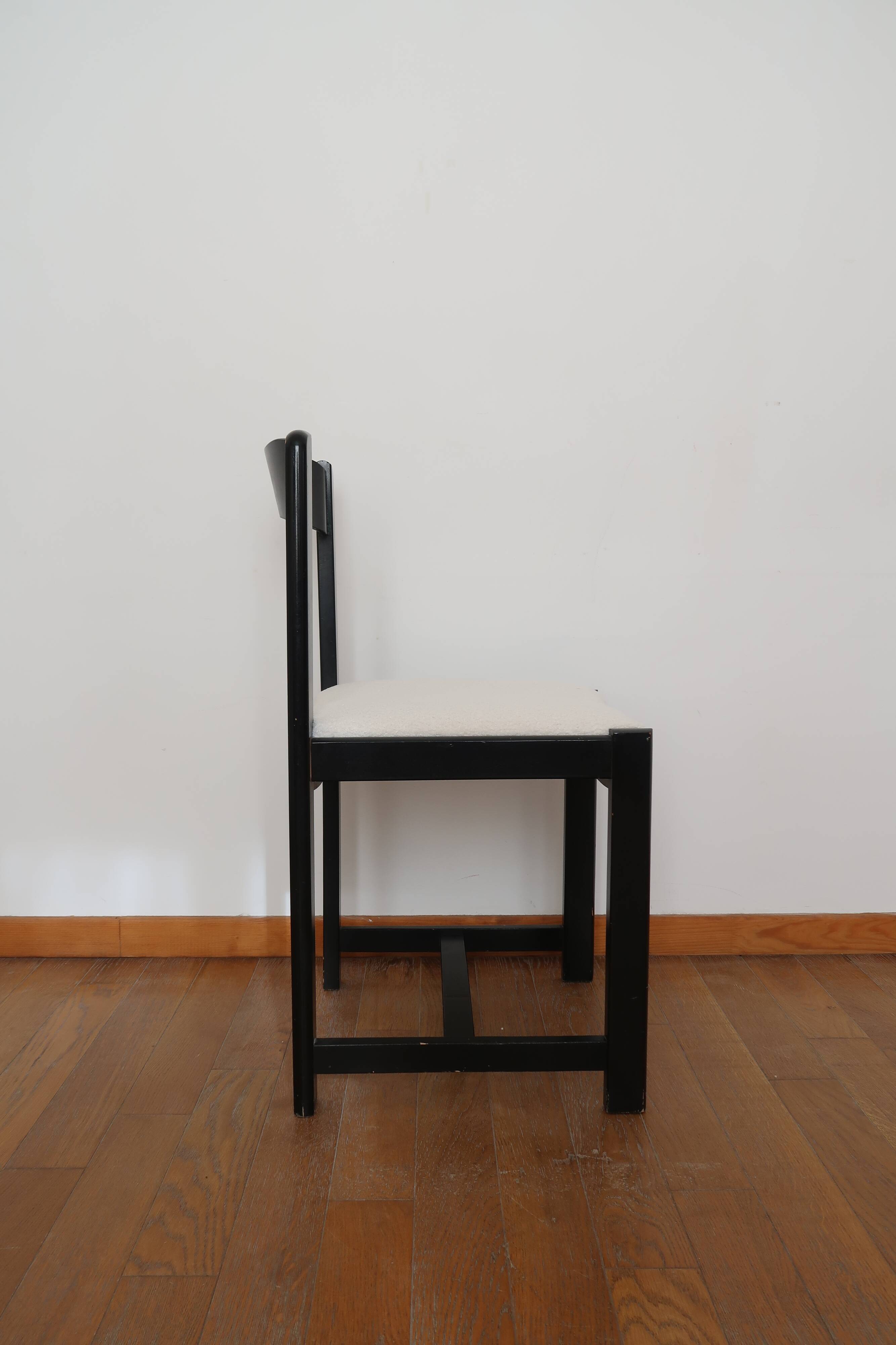 6 black lacquered and terry chairs