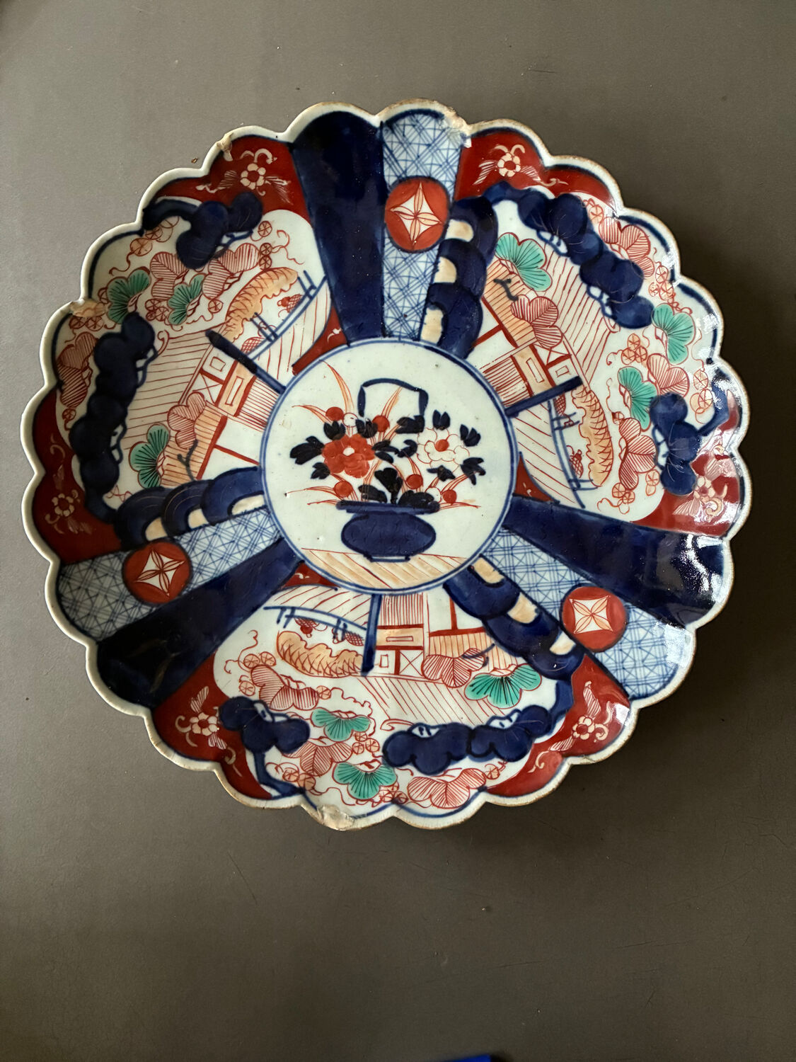 Set of Imari dishes and plates Japan 19th century