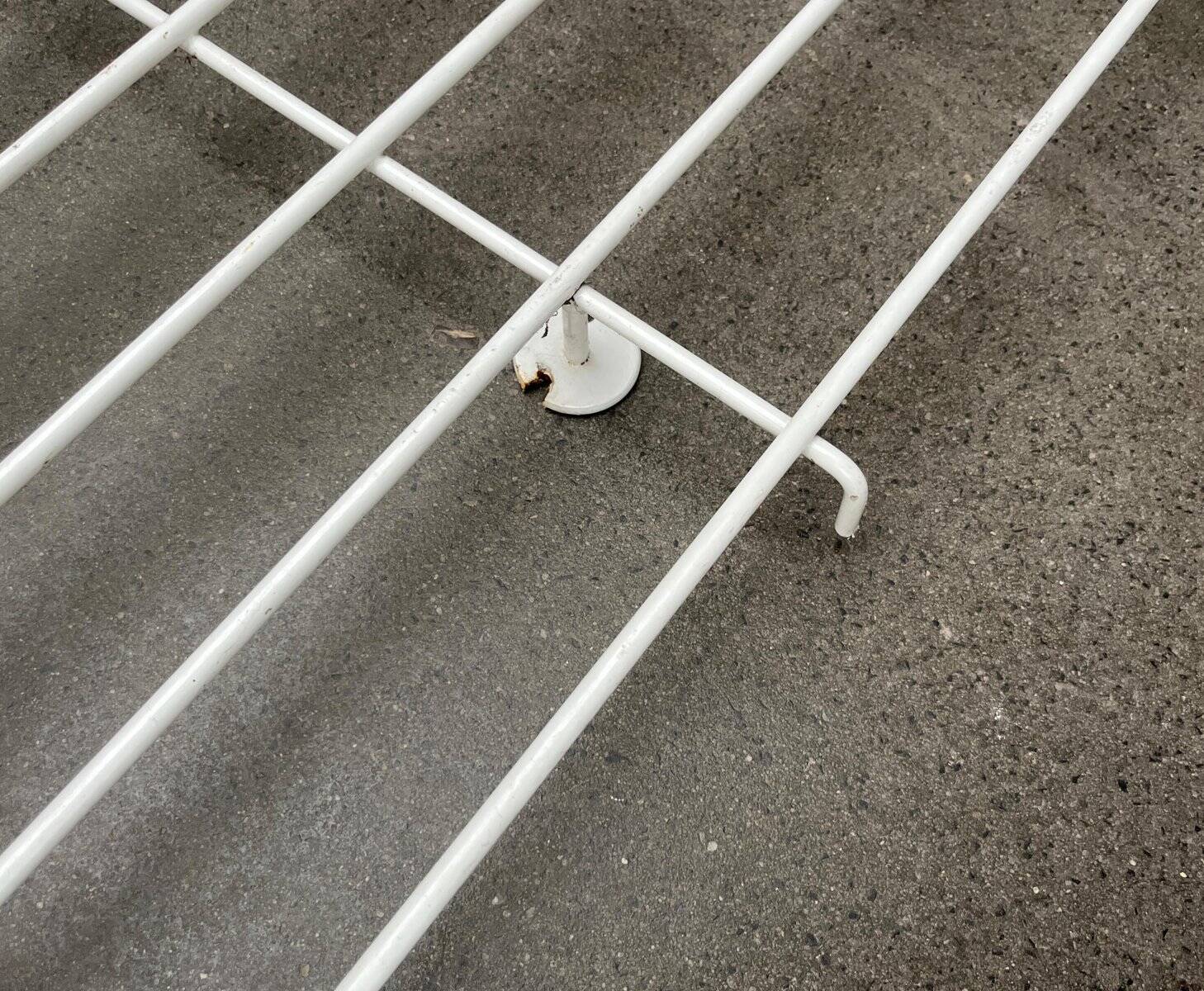 Minimalist German rope coat rack from the mid-century, 1960s.