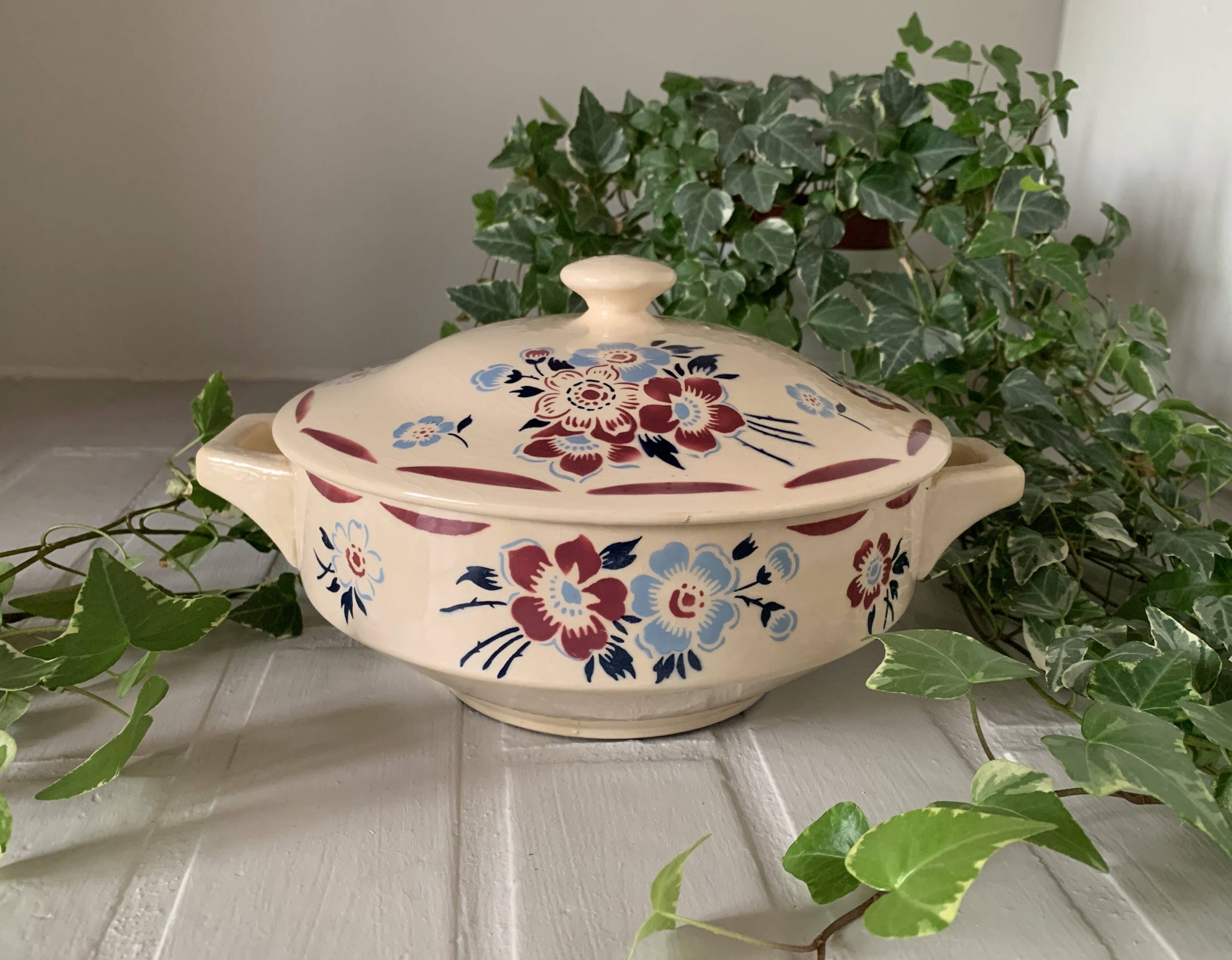 Old tureen / vegetable bowl in earthenware from Lunéville K&G