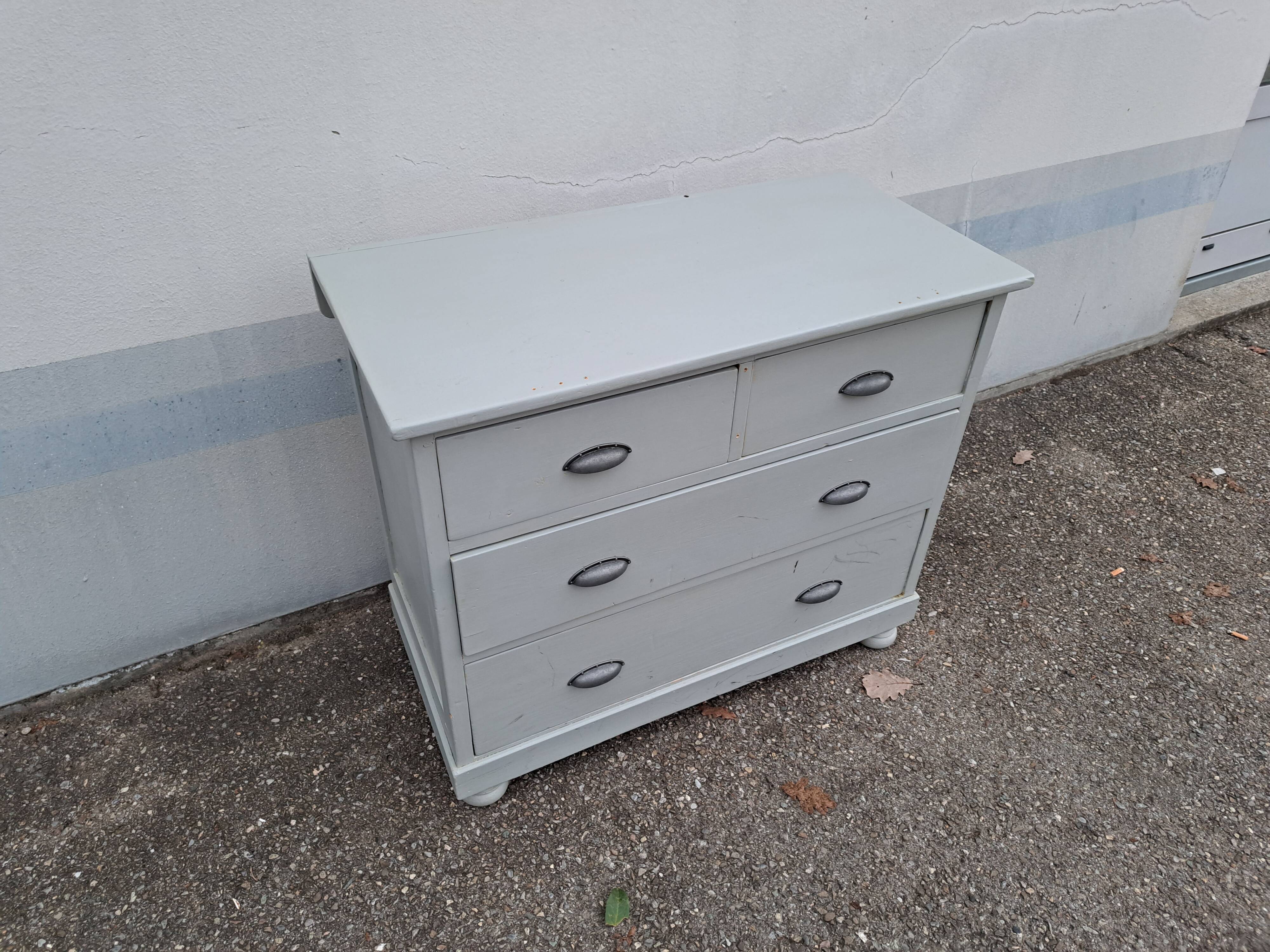 Vintage chest of drawers