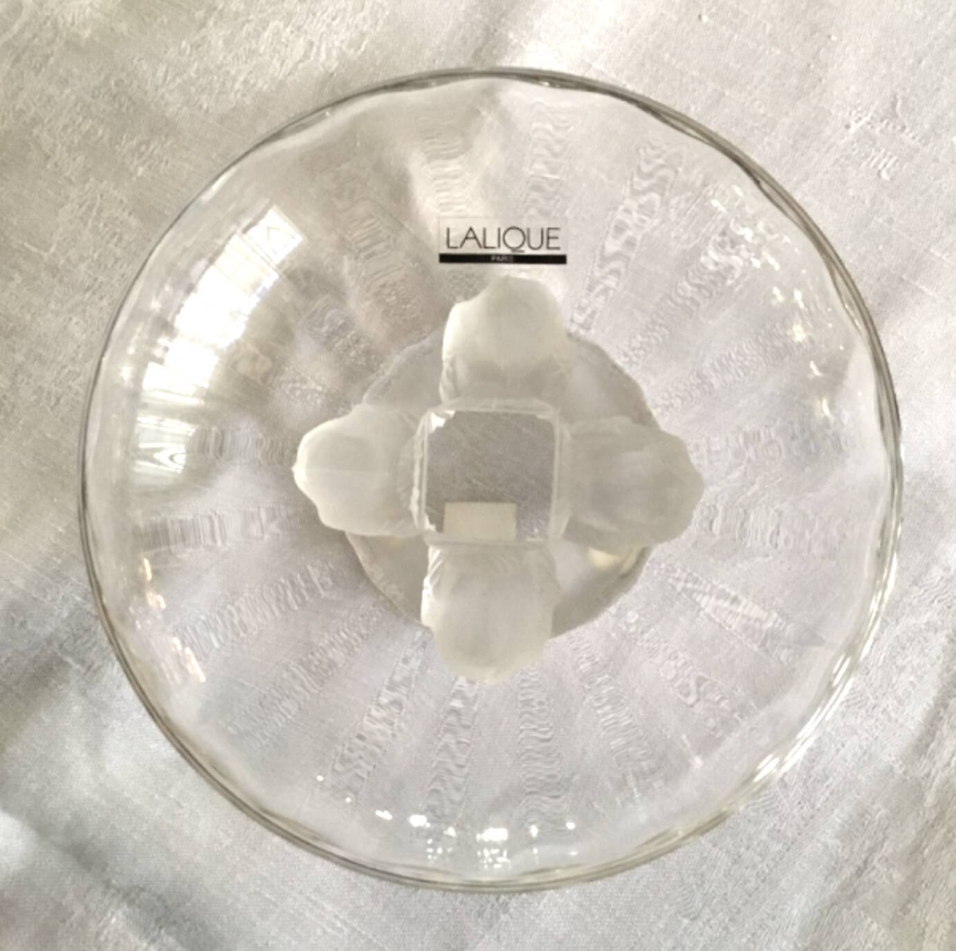 Lalique France. superb empty pocket cup on bird stand