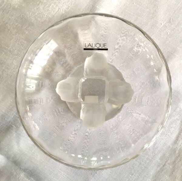 Lalique France .superbe coupe vide poche sur pied aux oiseaux