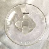 Lalique France. superb empty pocket cup on bird stand