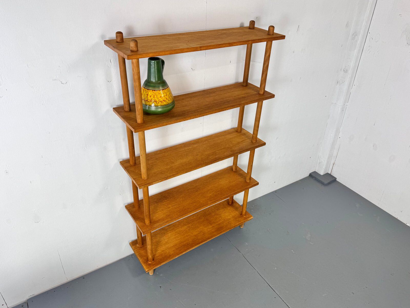 Mid-century modernist free standing shelving Unit, 1950s