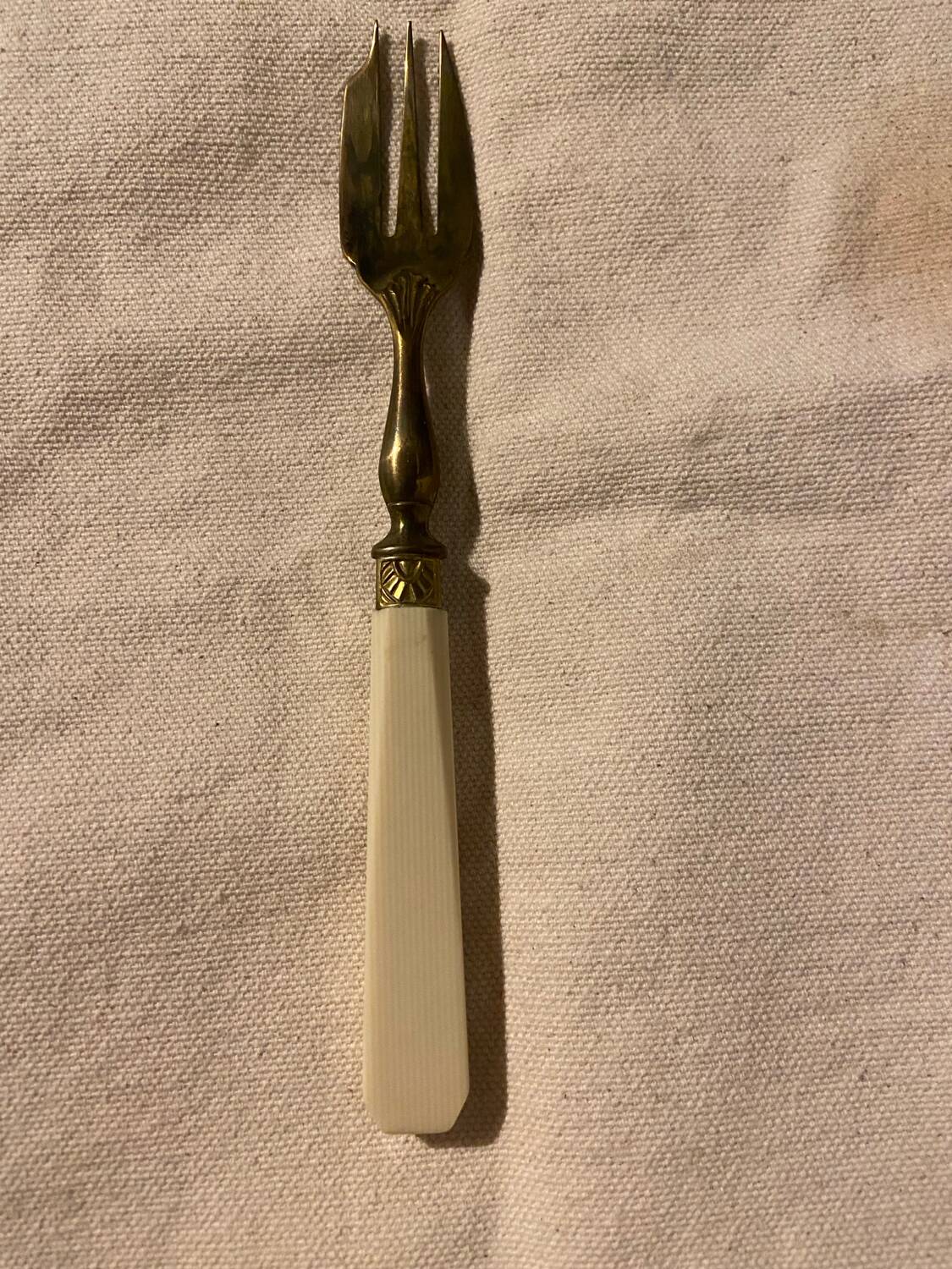 Household dessert forks