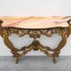 Console en bois doré sculpté avec plateau en marbre rose, style Louis XV / Rococo, It