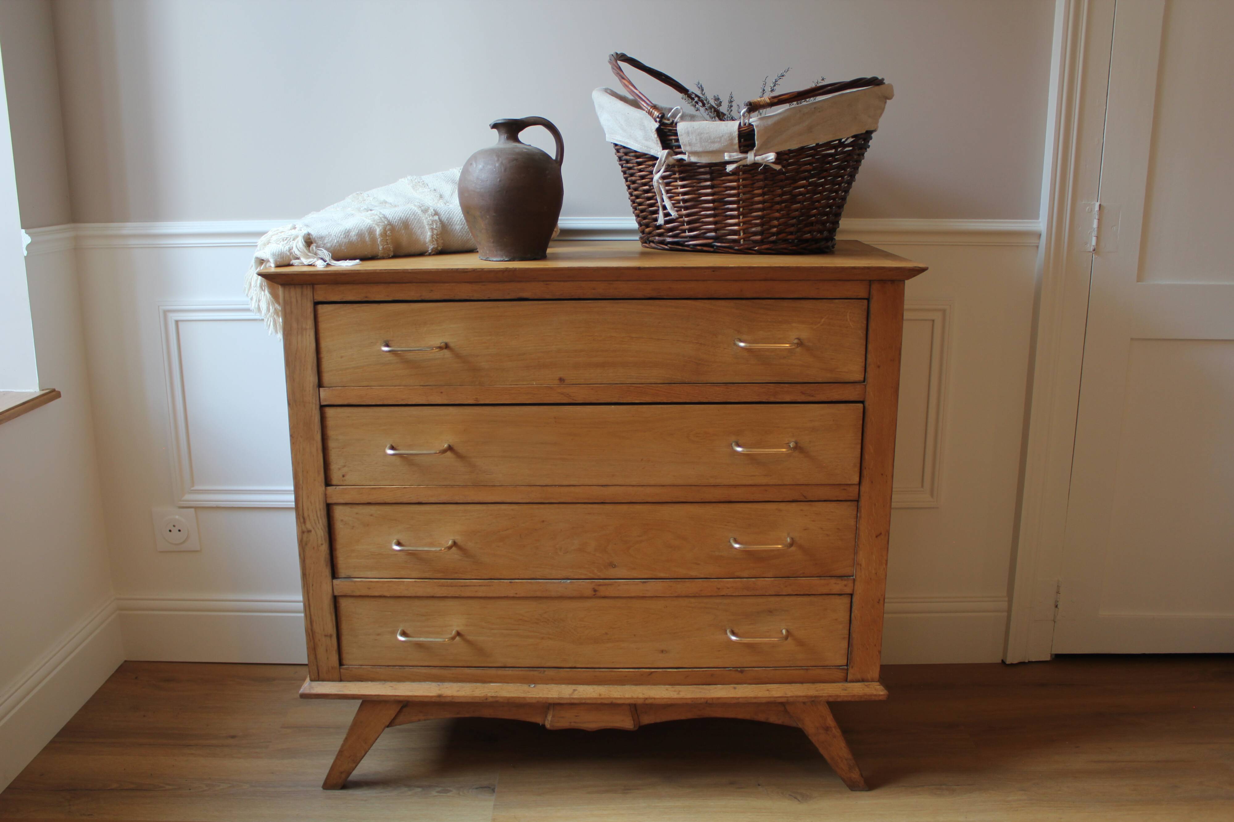 Compass foot chest of drawers