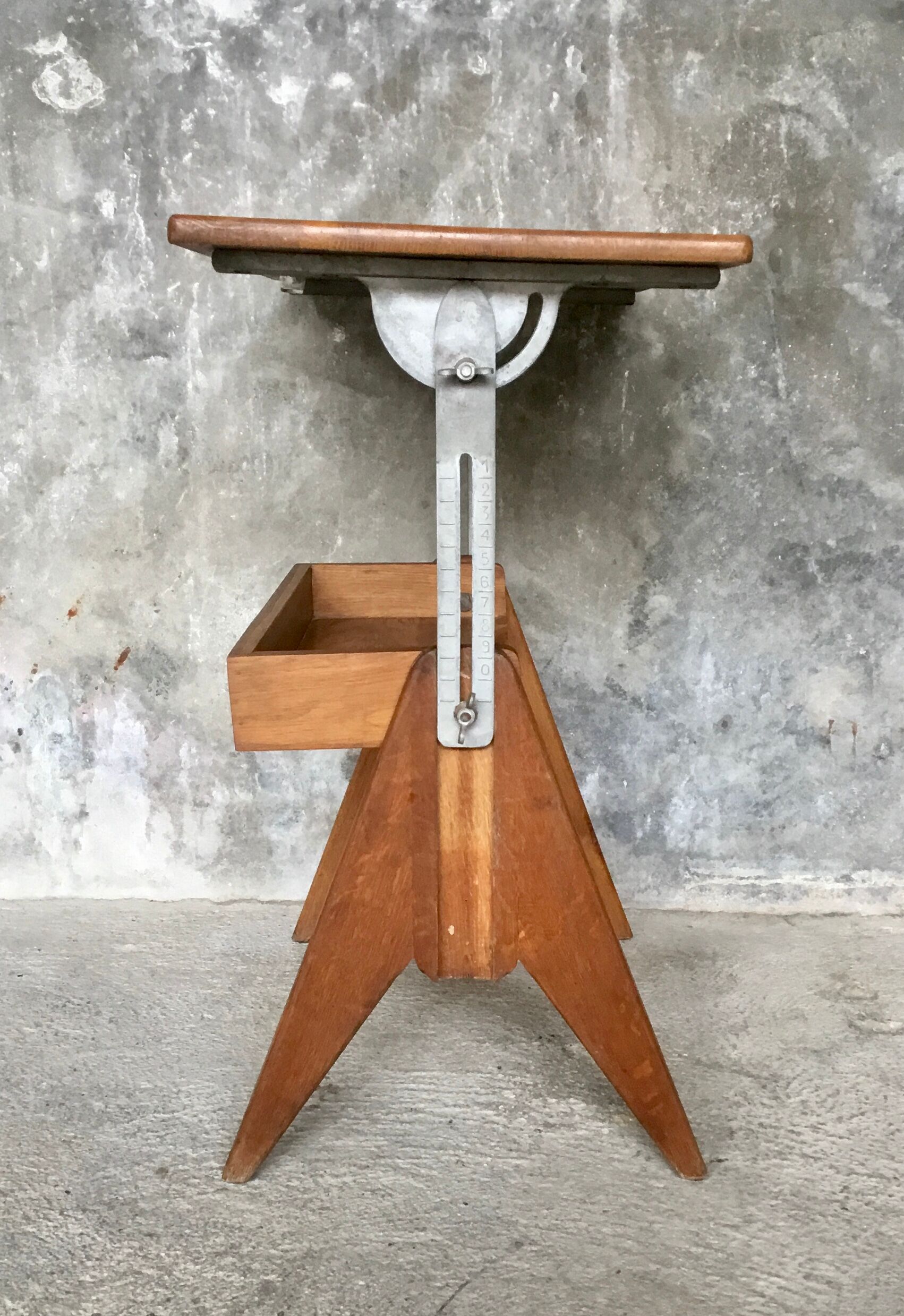 Adjustable Modernists desk and children's chair - Ets. Levant & Godefroy - design 1950