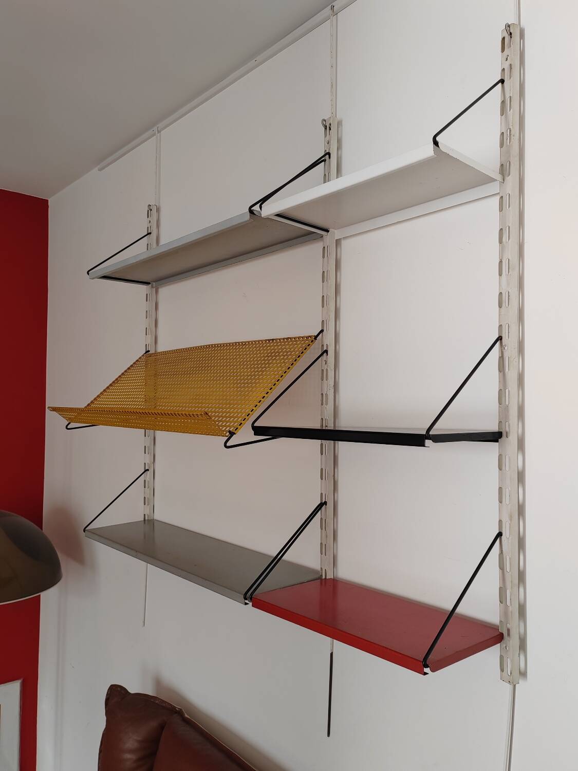 Pilastro shelf