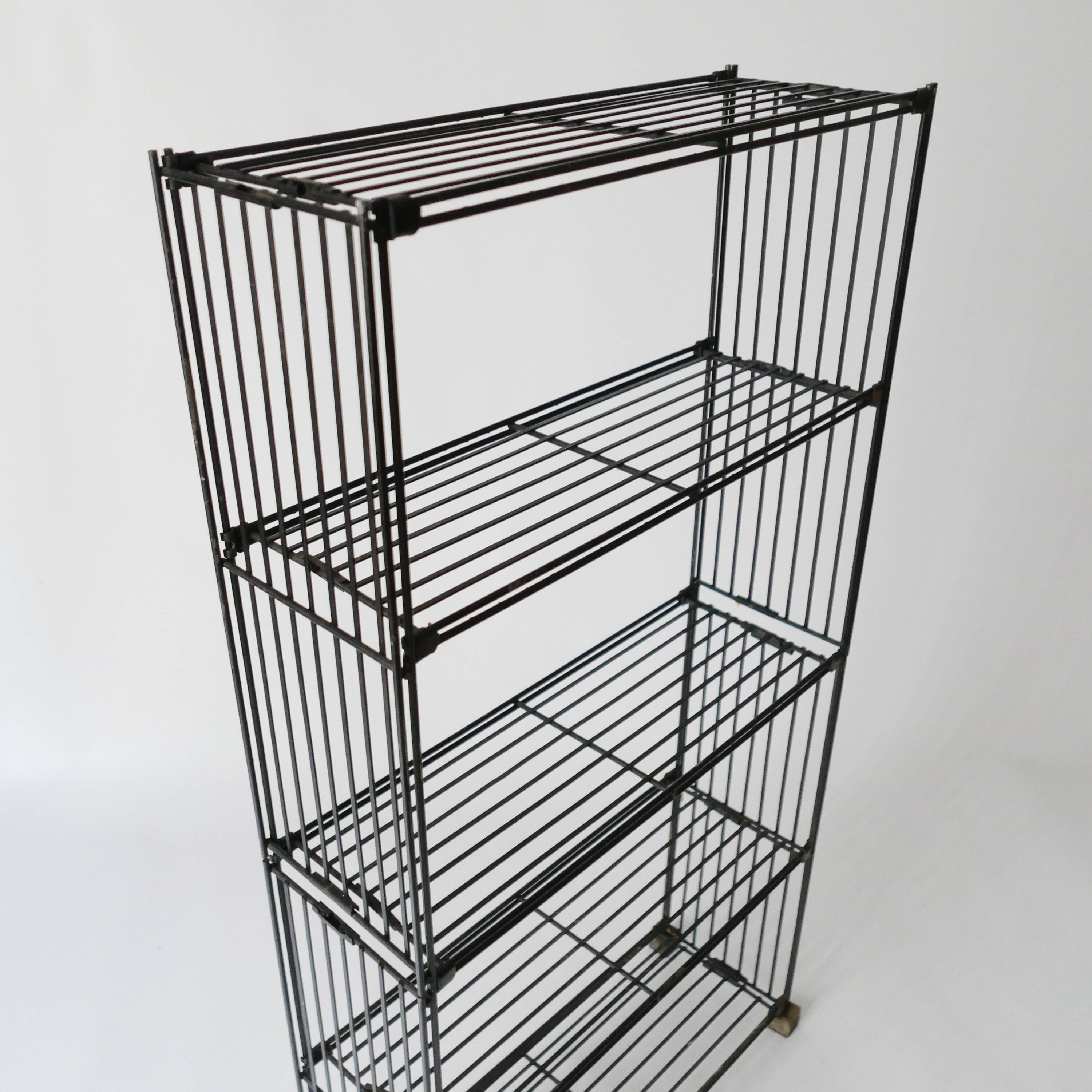 vintage metal bookshelf shelf design Multistrux by Multimueble