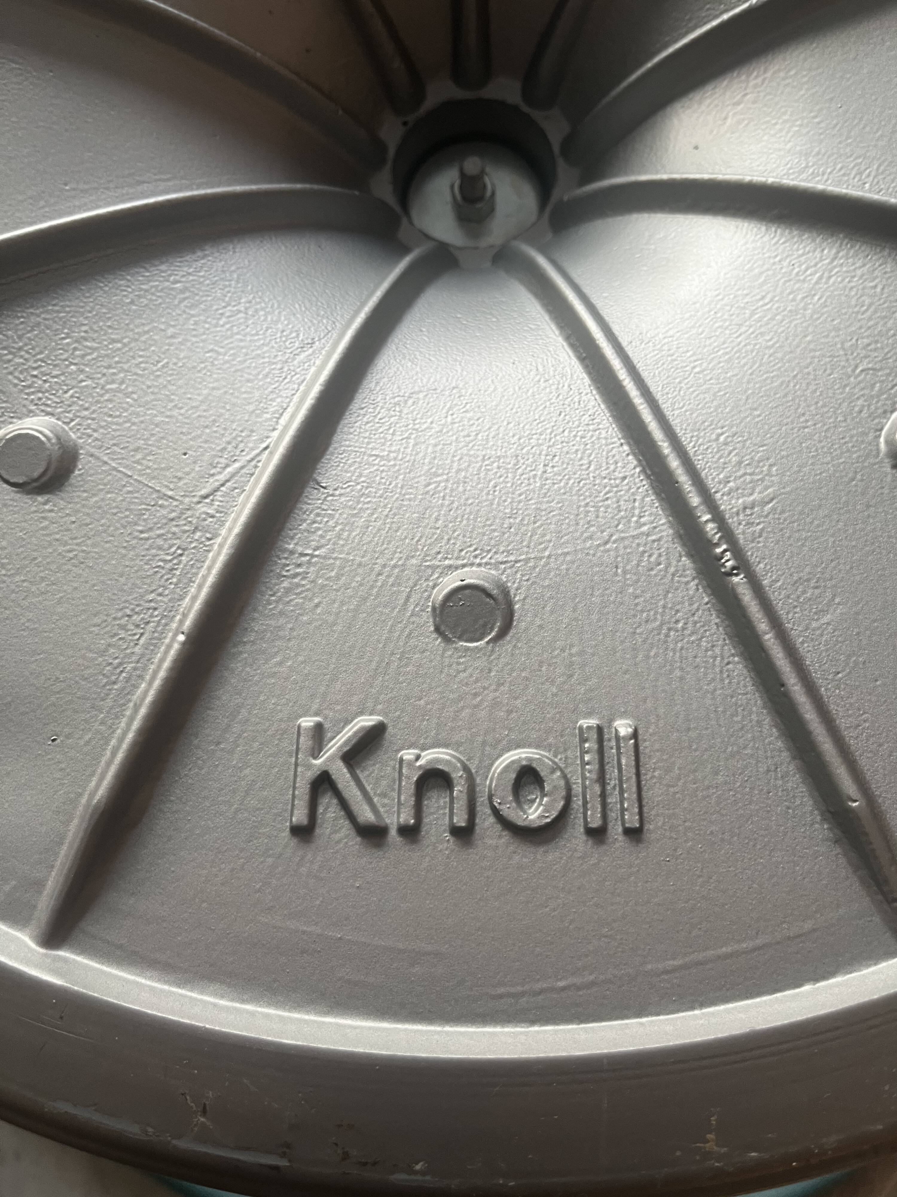 Eero Saarinen Knoll International Edition Tulip Table