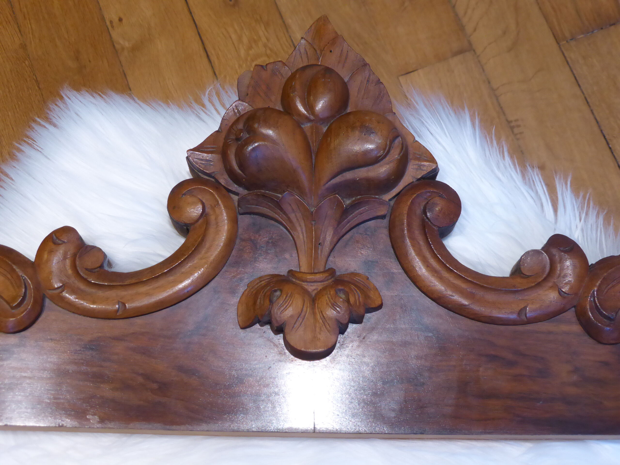 Fronton ancien en bois palissandre