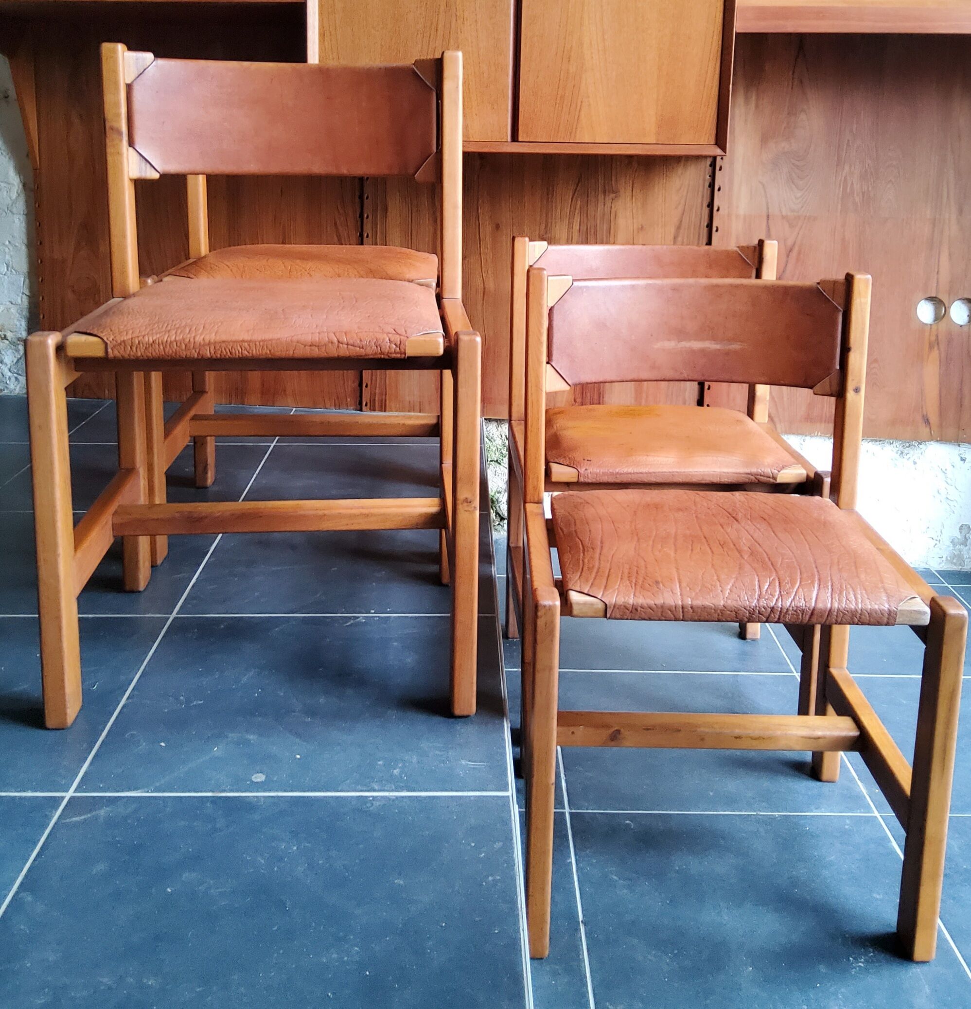 Chairs Maison Regain solid elm structure, leather seat and back