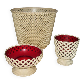 Lot de vases Emsa rouge et beige, pique fleurs, cache pot et une coupe