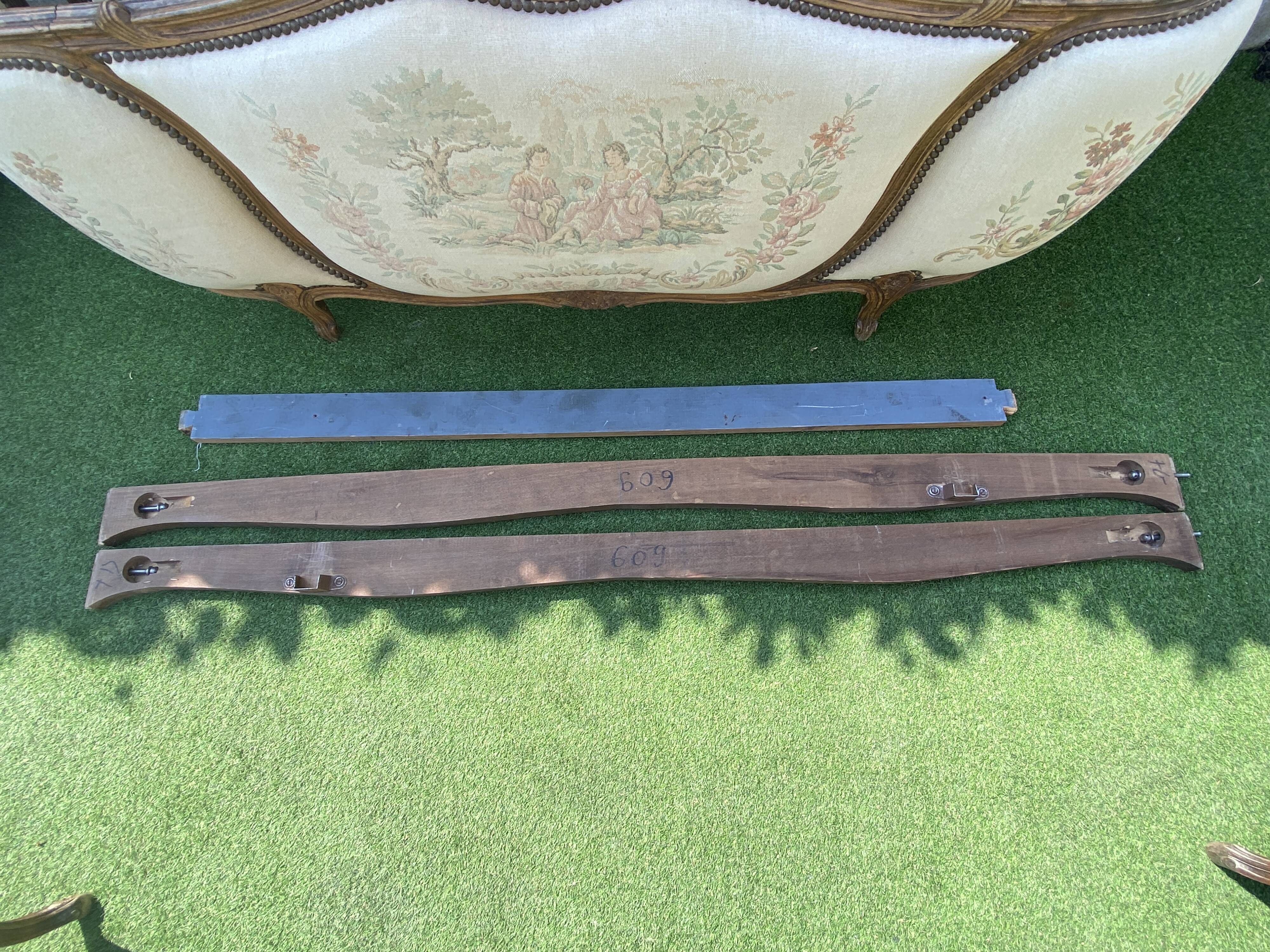 Basket bed and its two armchairs