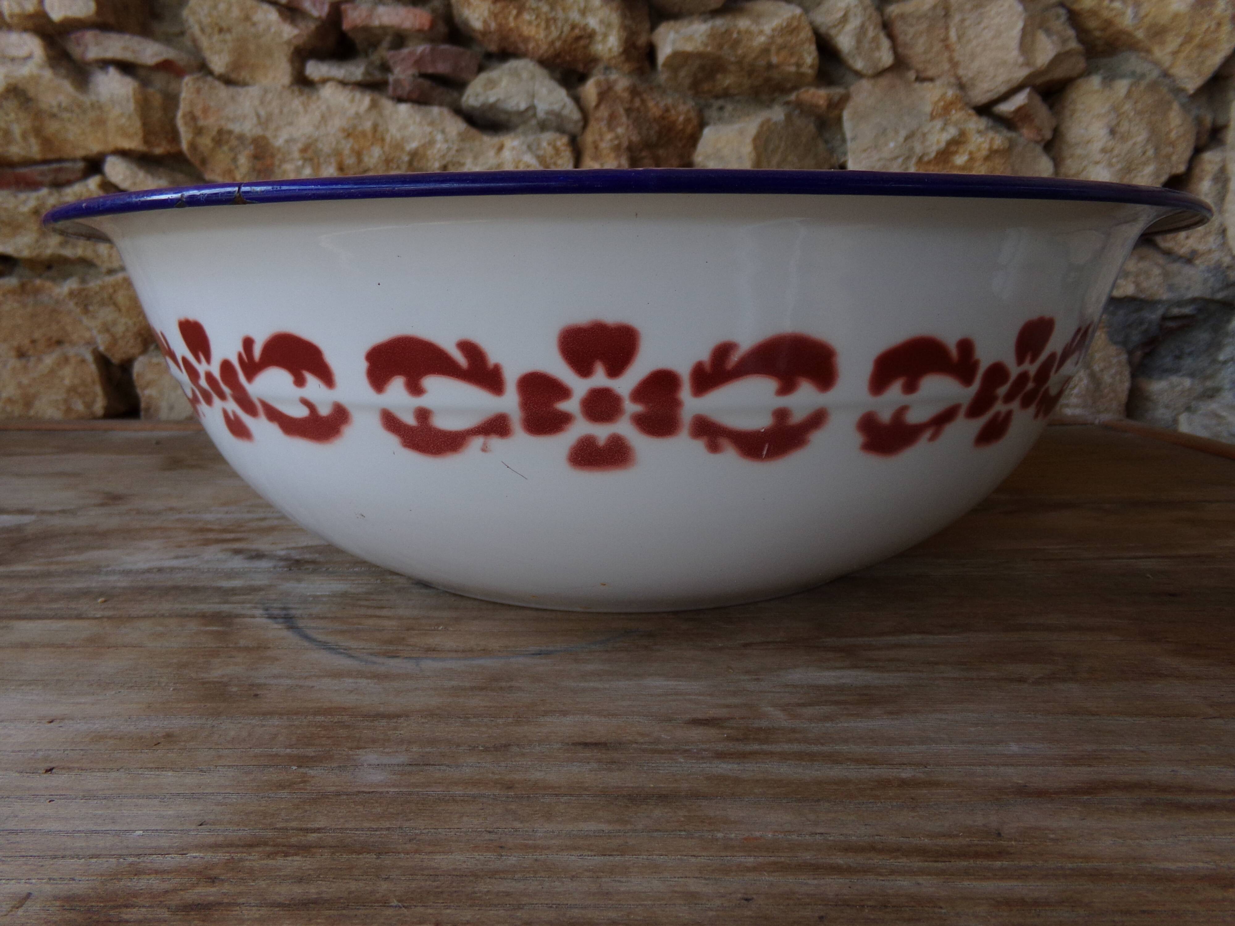 Enamelled sheet metal basin floral decoration
