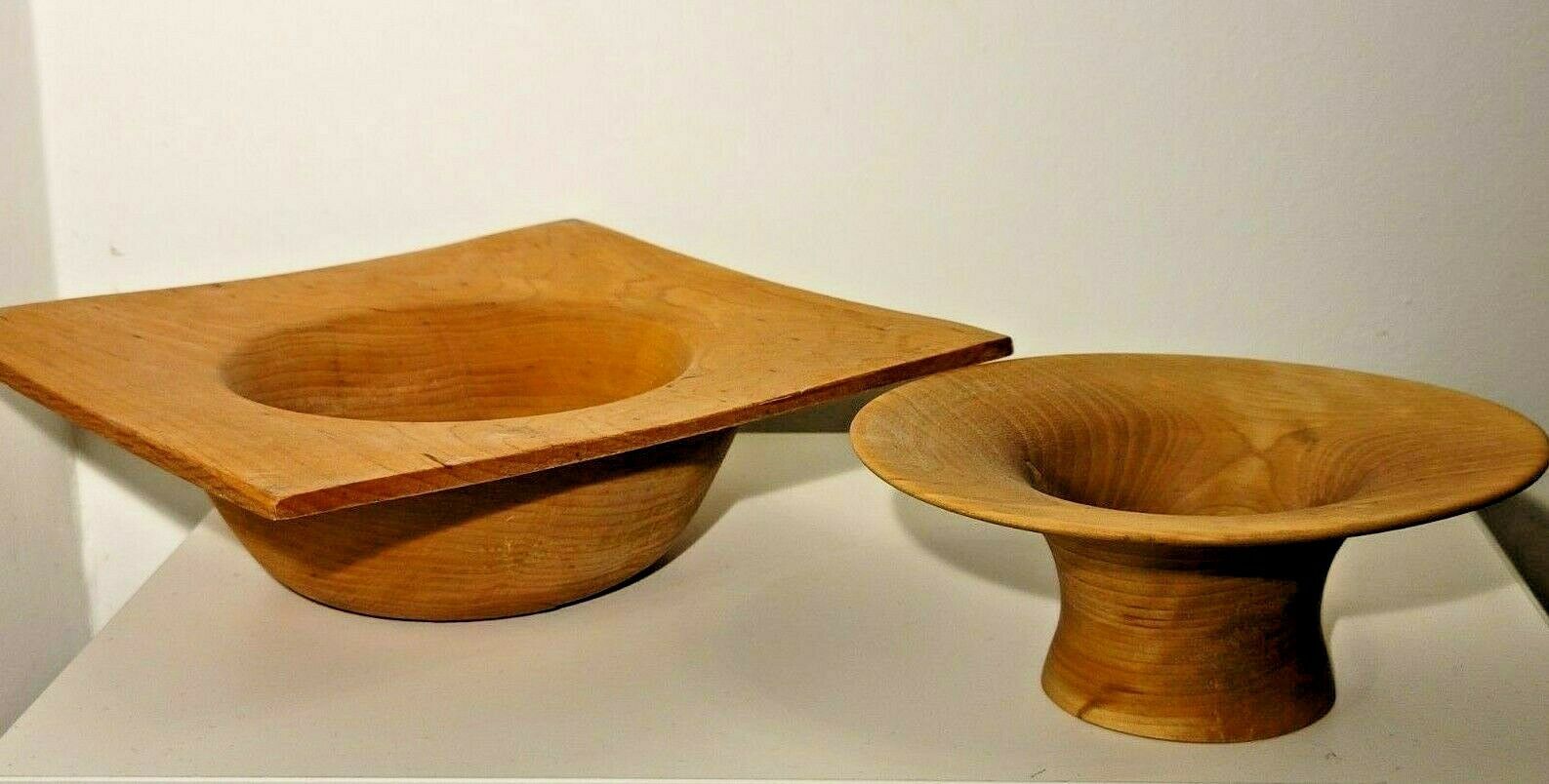 2 flared bowls in square and round wood