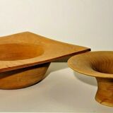 2 flared bowls in square and round wood