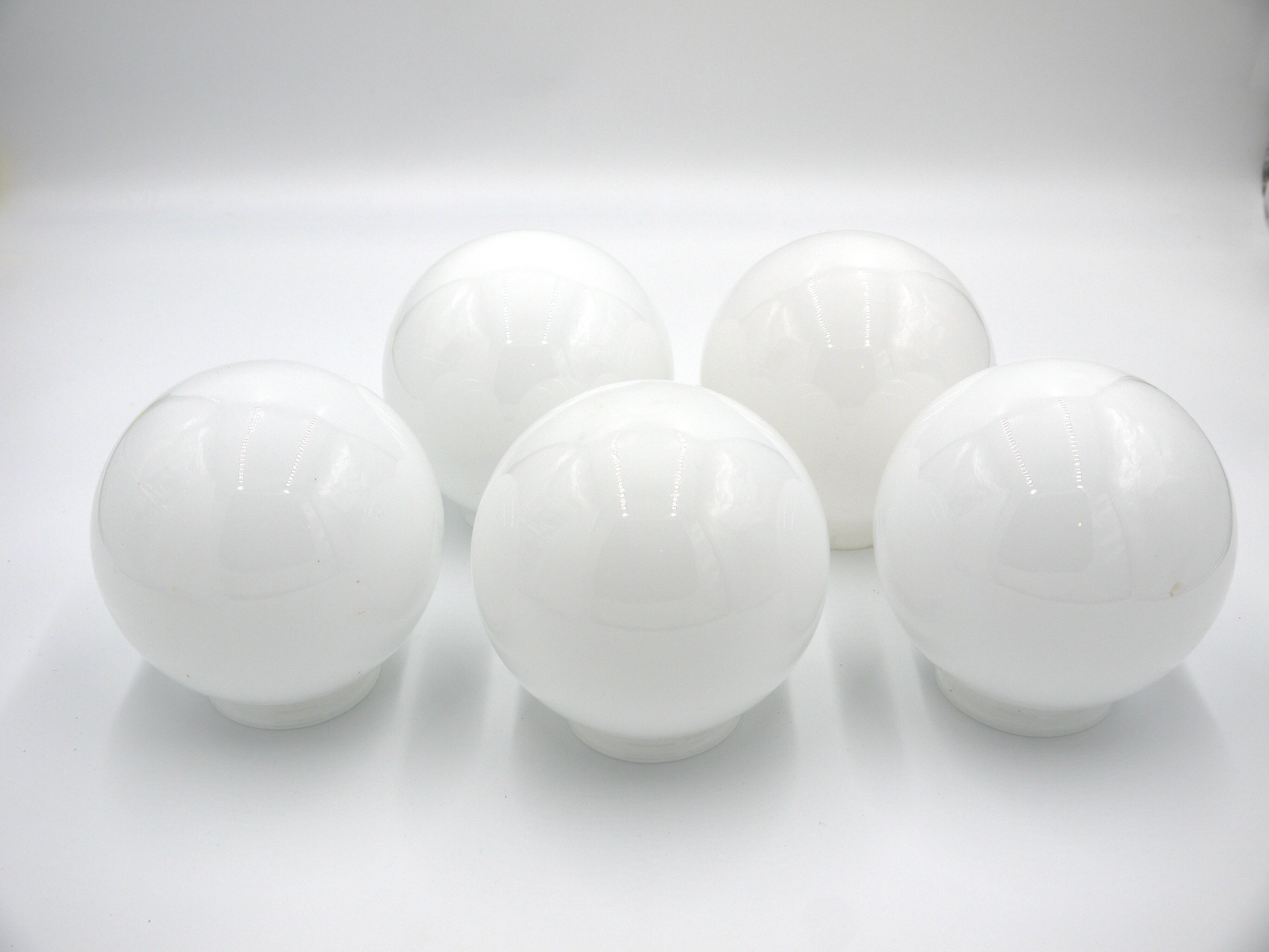 White glass globe ø15cm