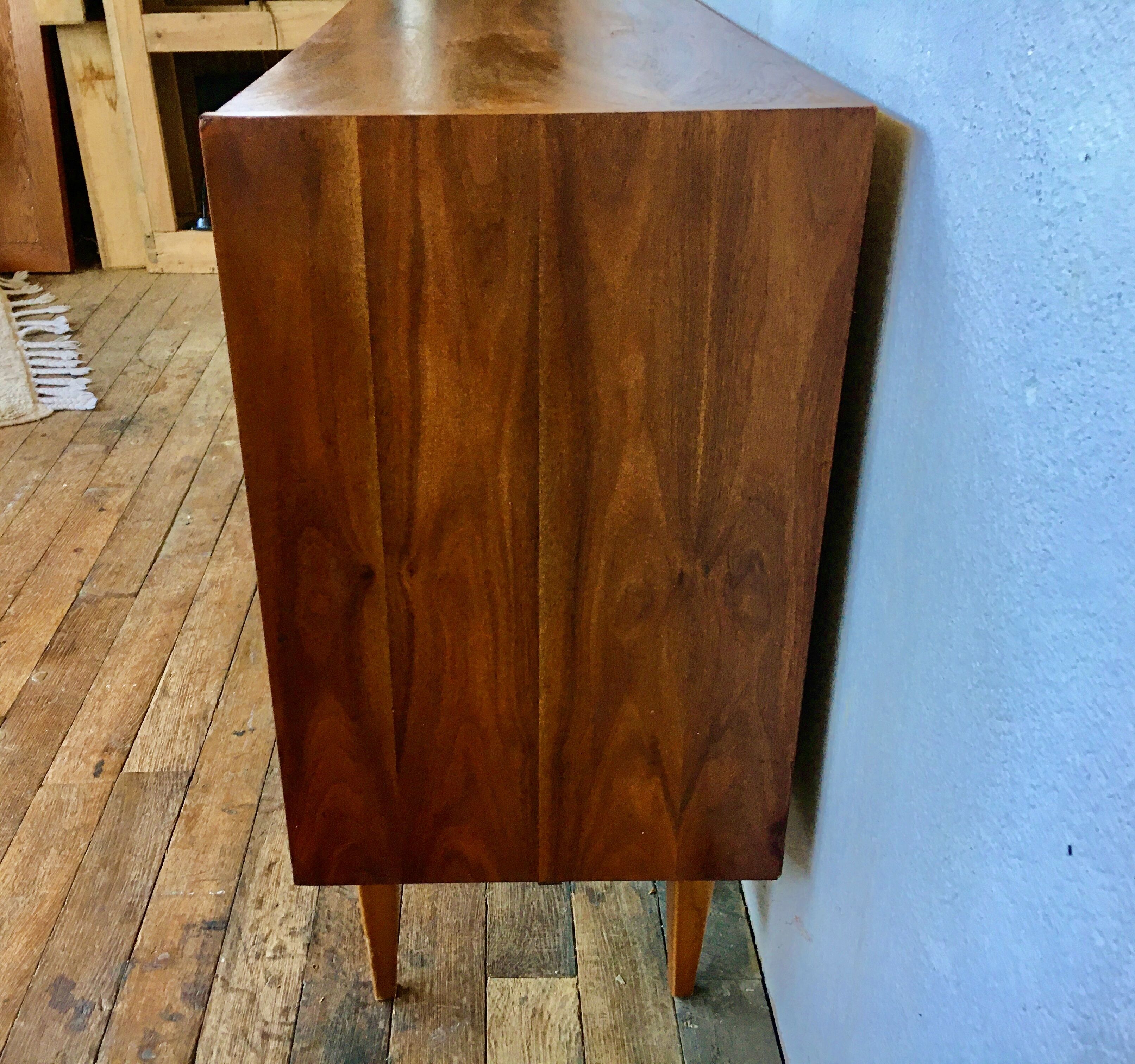 Buffet vintage retro 1950 feet spindles Scandinavian style