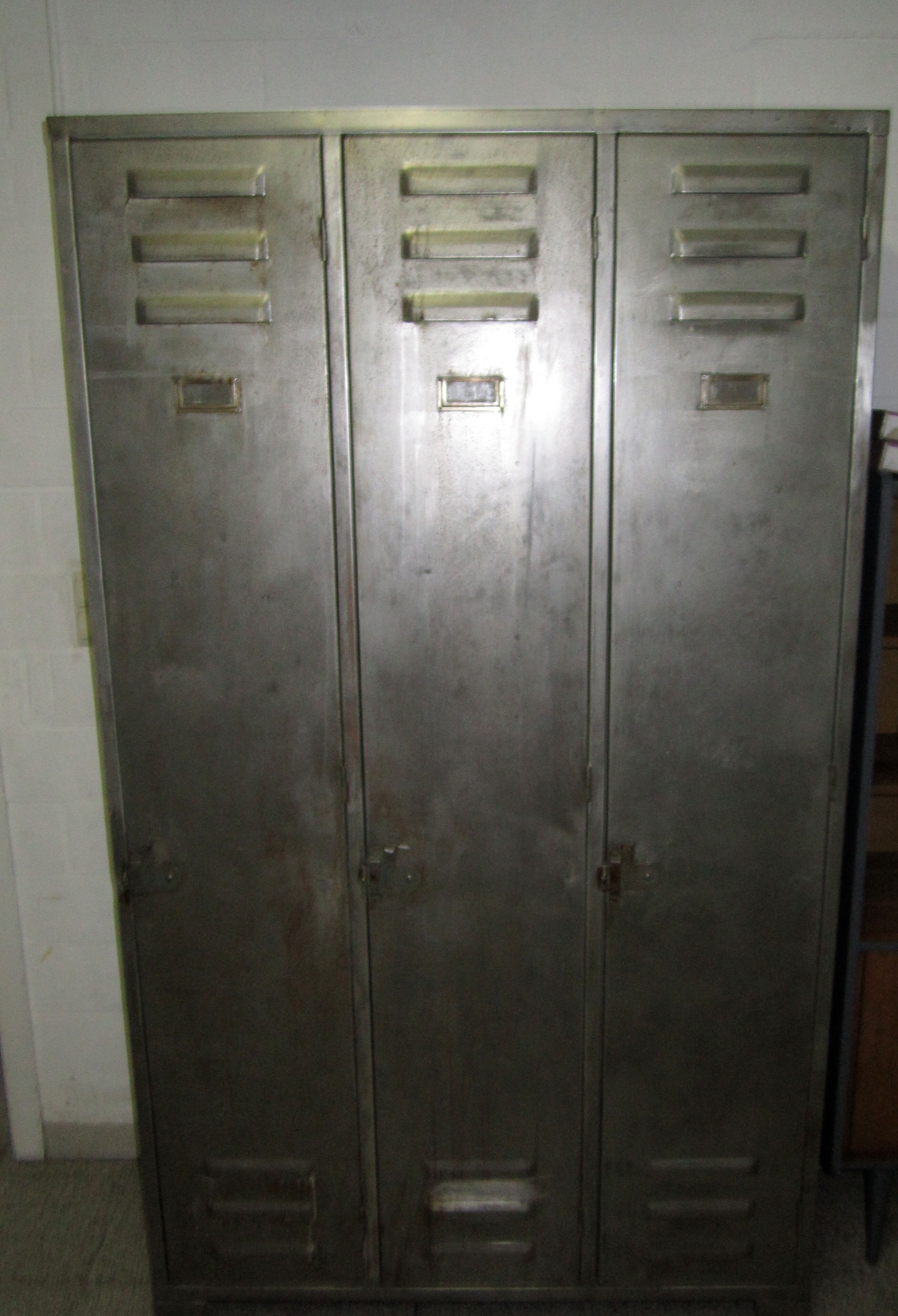 Dressing Cabinet metal