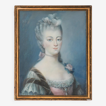 Portrait de dame au collier de perles au pastel