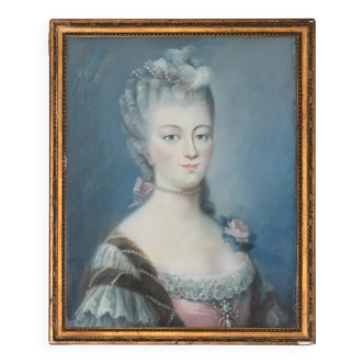 Portrait de dame au collier de perles au pastel