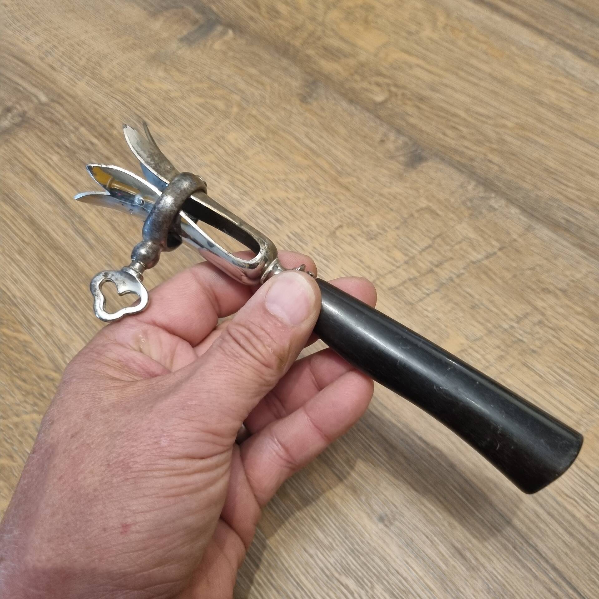 Pince a gigot début XXéme,  corne de vache