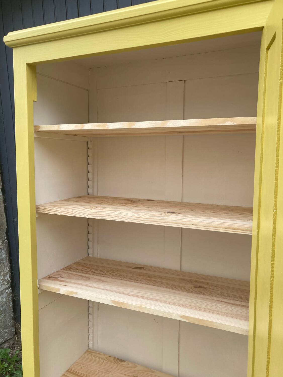 Simple yellow Parisian wardrobe