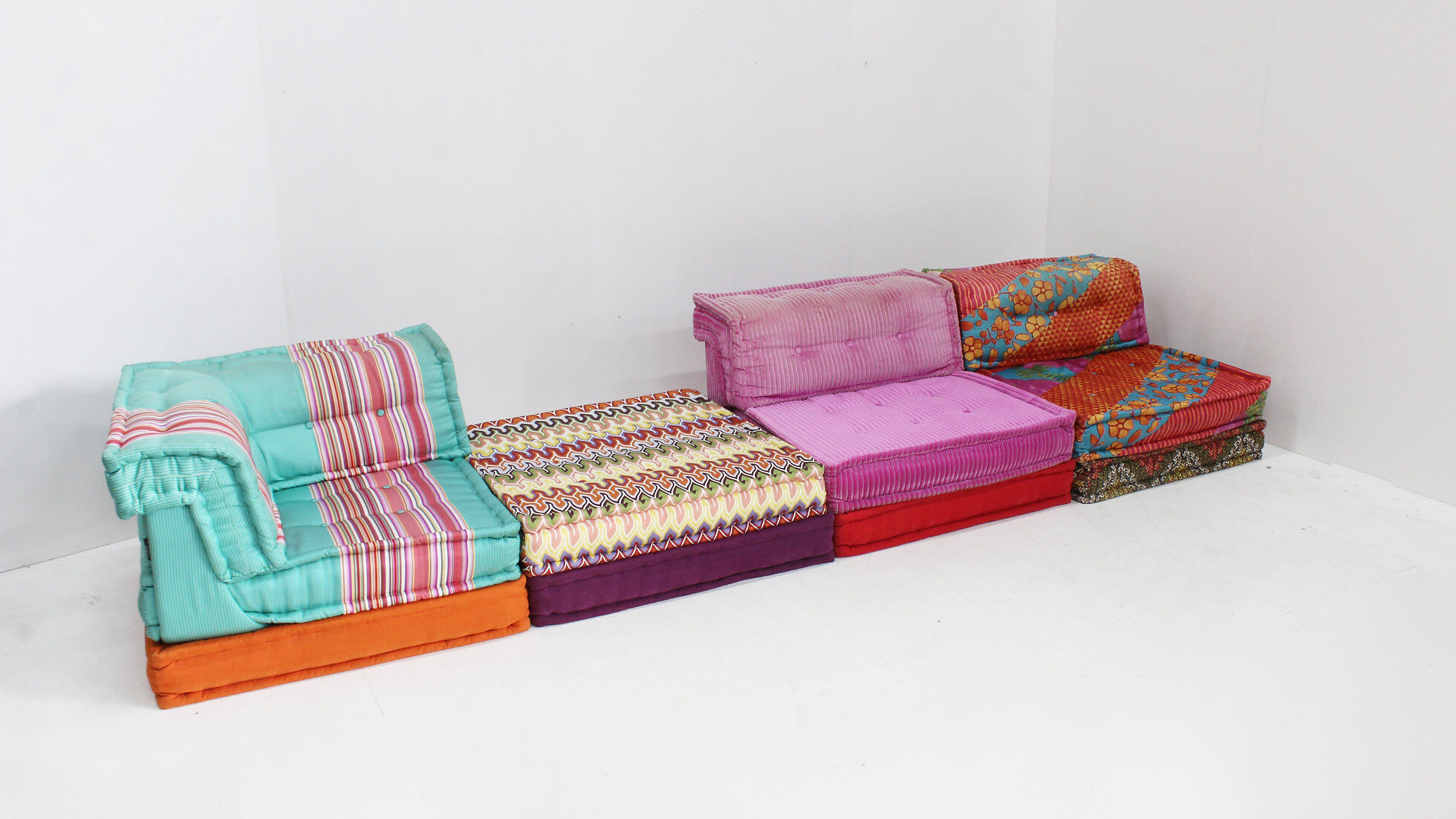 Canapé Mah Jong Roche Bobois design Kenzo Takada par Hans Hopfer, ensemble de 11.