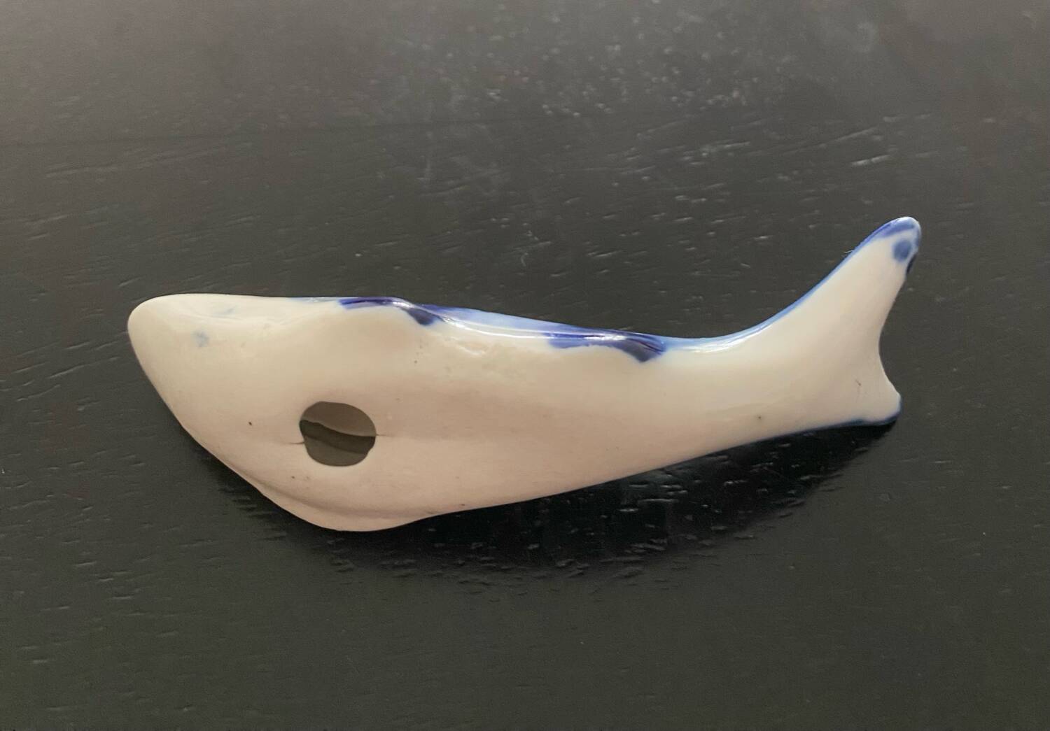 7 fish-shaped porcelain knife holders
