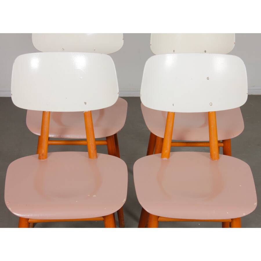 Suite de 4 chaises produites par Ton, 1960