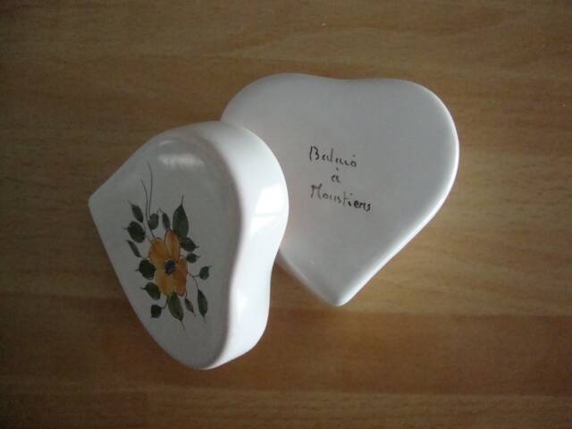 Moustiers earthenware jewelry box or pillbox