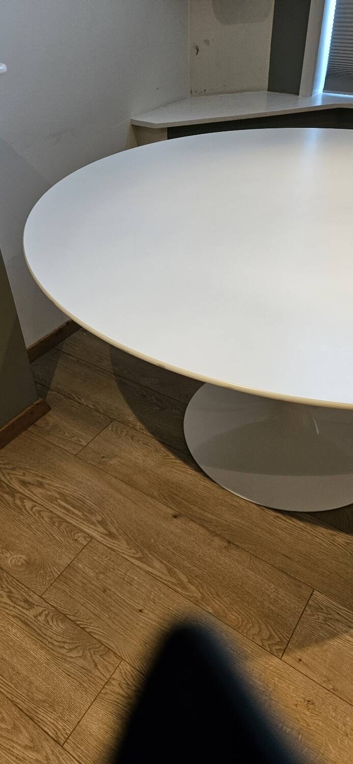 Knoll Saarinen Tulip table 137