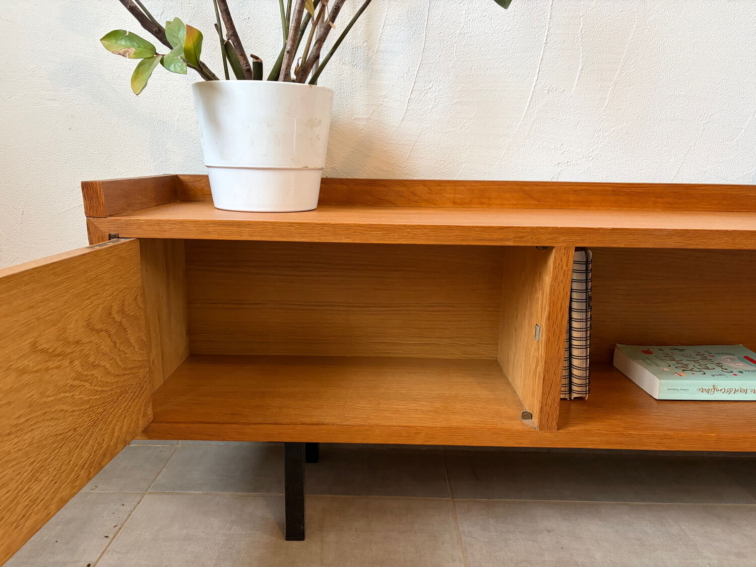 Vintage low oak sideboard (shallow)